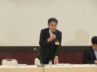 挨拶する髙橋農政企画課長